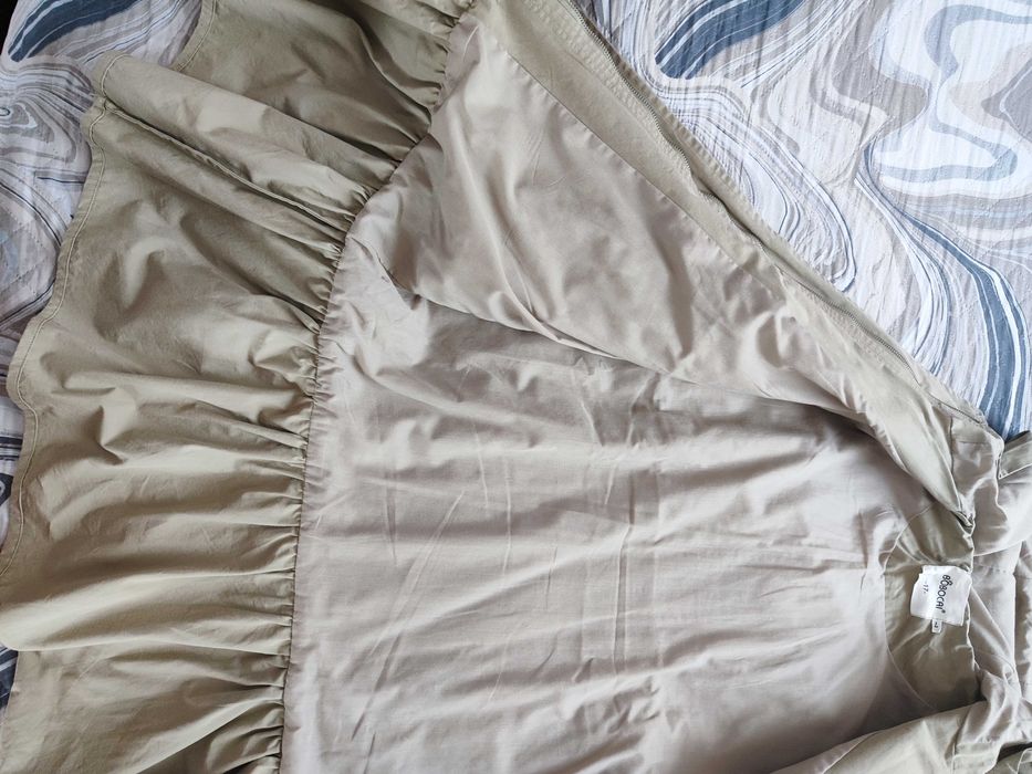 Продам плащ на девочку 10-12 лет.