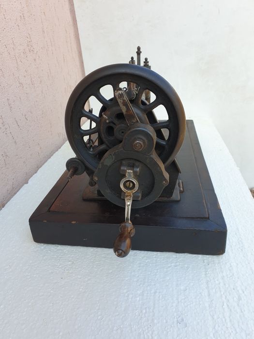 Mașină de cusut Singer