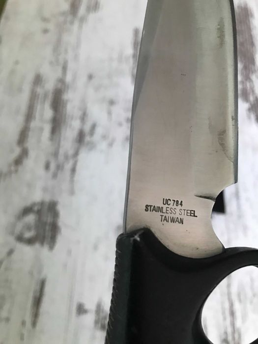 Нож с бокс остър