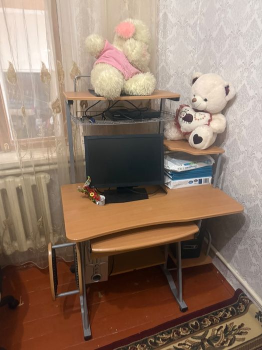 Стол для комьпютера