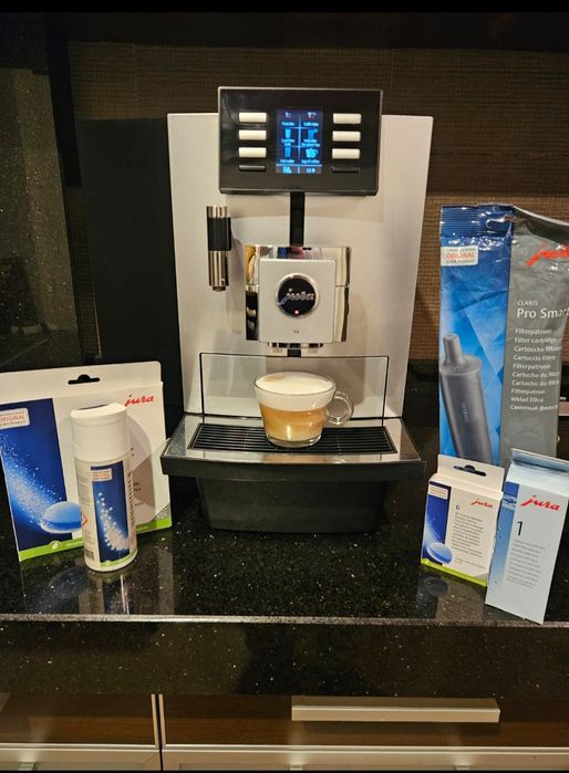 Autoat de cafea profesional Jura X8 ( 17747 bauturi prep]