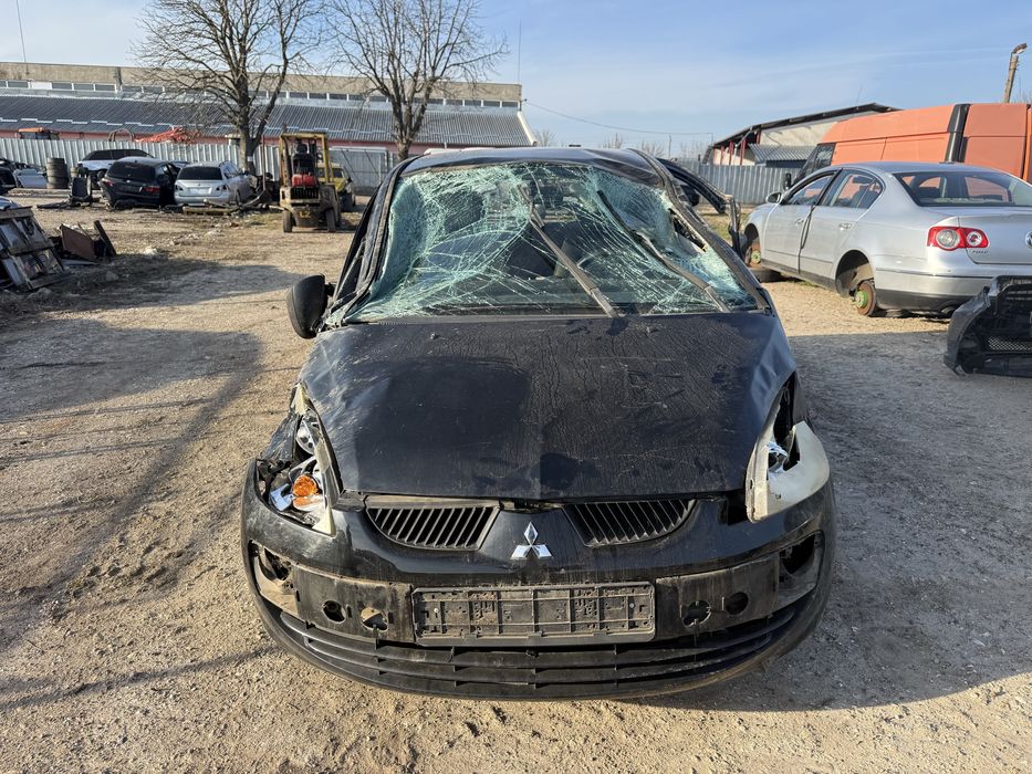 Мицубиши Колт на части 0.9 бензин