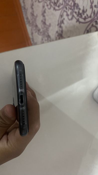 iPhone 11 почти новый