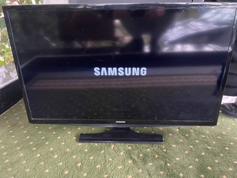 Samusung: UE32J4100AU