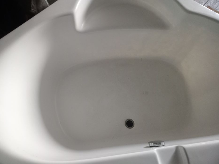 Продается акриловая ванна.