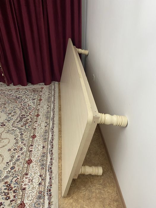 Классикалық үстел, өте жақсы сапада!