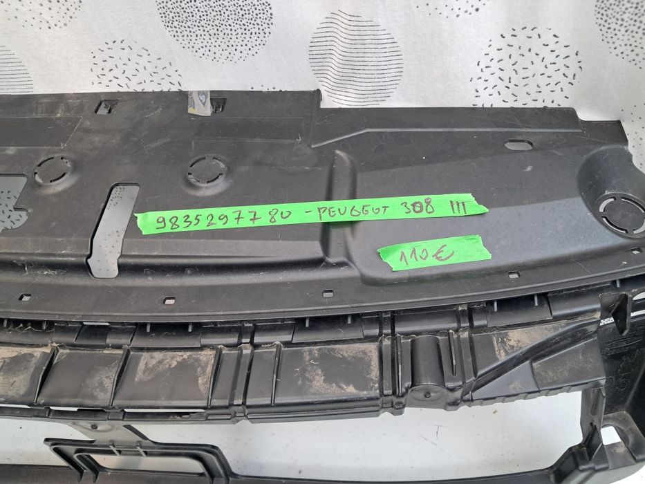 Решетка радиатор  Peugeot 308 /3