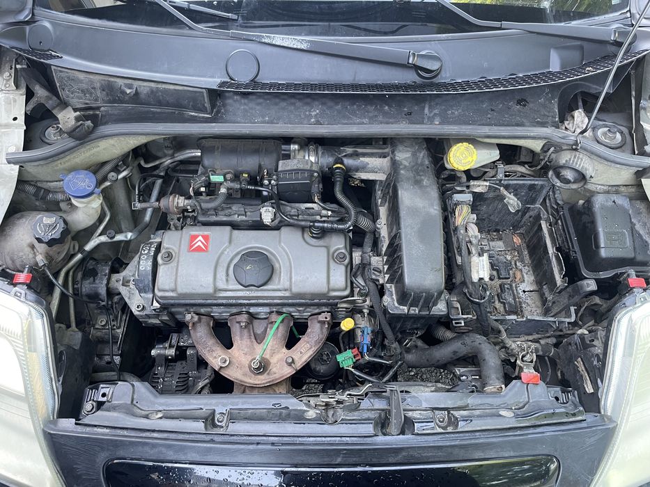 Citroen C2 1.4i  Ситроен Ц2 1.4и на части!