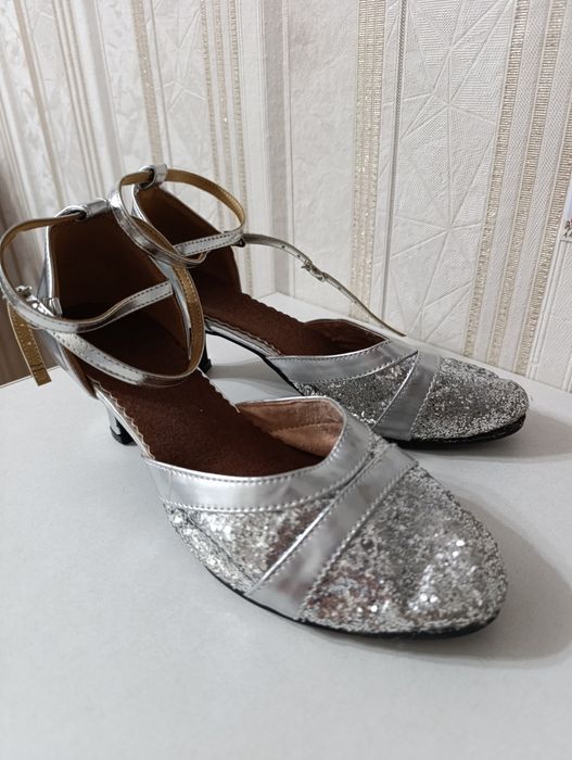 Женские танцевальные туфли серебристые, б/у