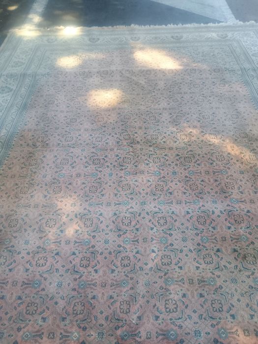 Ръчно тъкан уникален килим