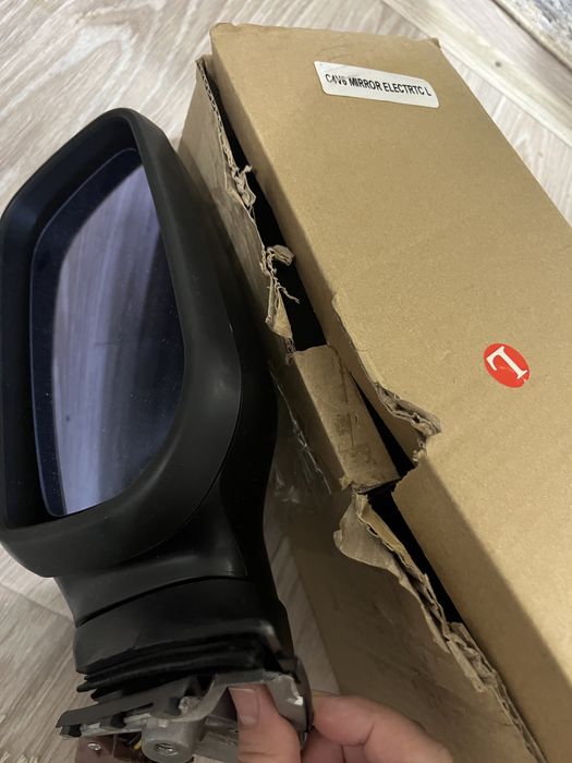 Левое боковое зеркало на Ауди