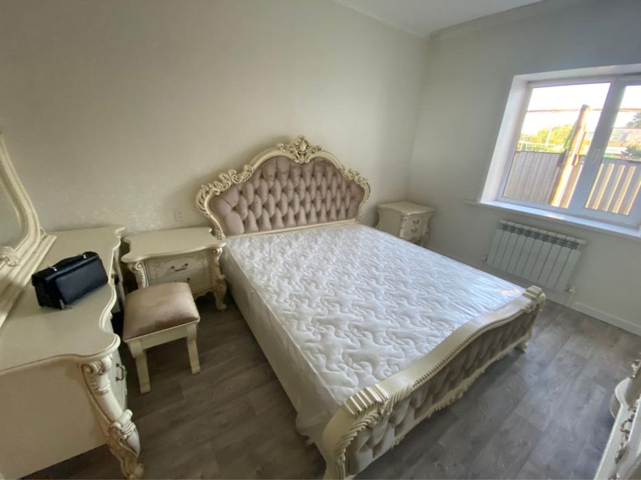 Продается Спальная гарнитура