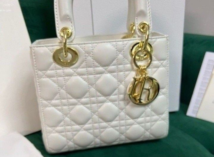 Genti mini model Lady, diverse nuanțe, accesorii metalice, saculet