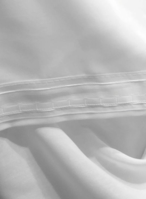 Тънки завеси в бял цвят