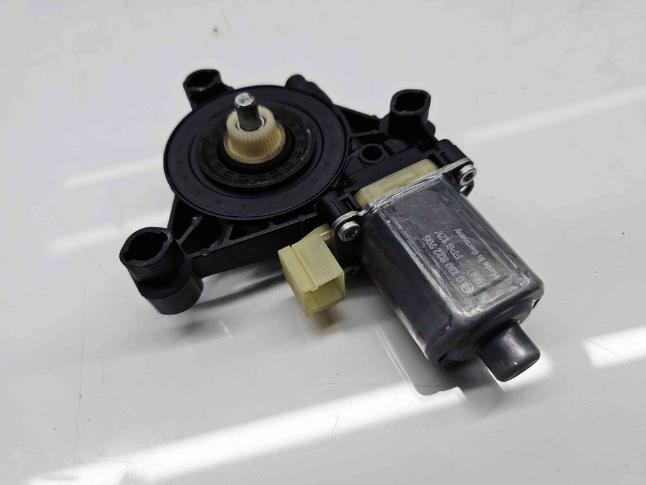 Motoras geam dreapta spate Audi A4 (8W2, B9) [Fabr 2015-2023] 8W095981