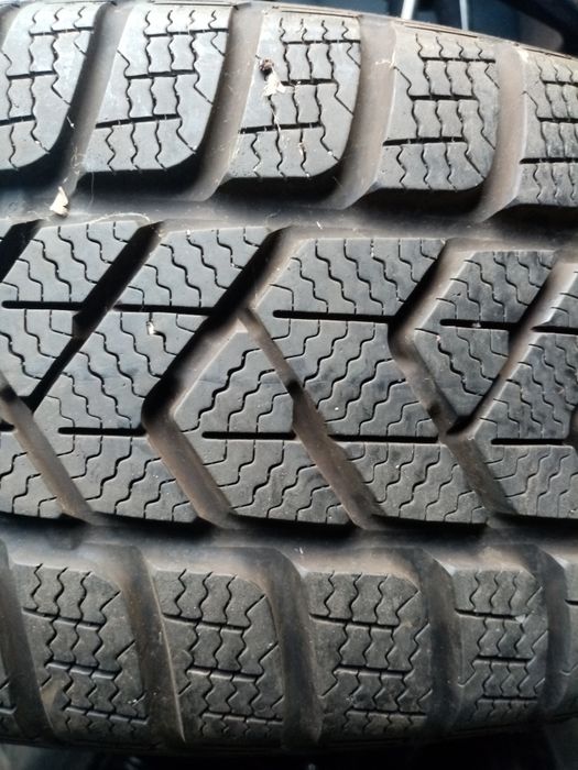 Jante aliaj Mercedes GLA 18"cu anvelope de iarnă.