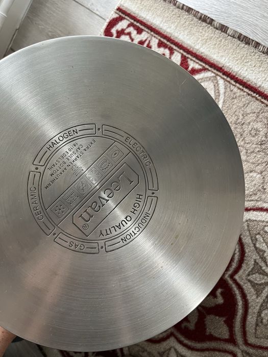 Продаётся кастрюля из нержавеющей стали
