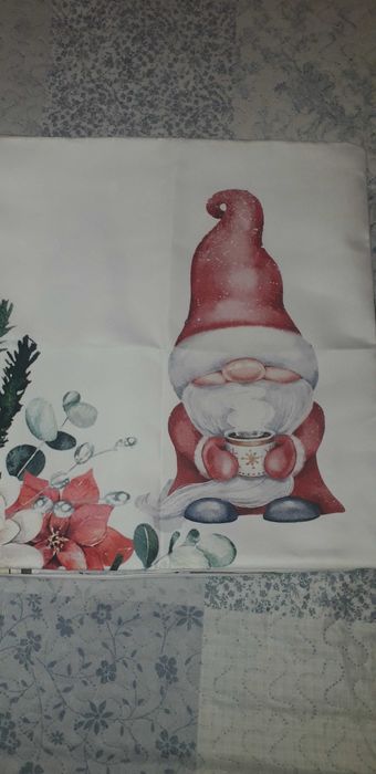 Новогодние праздничные чехлы на подушки