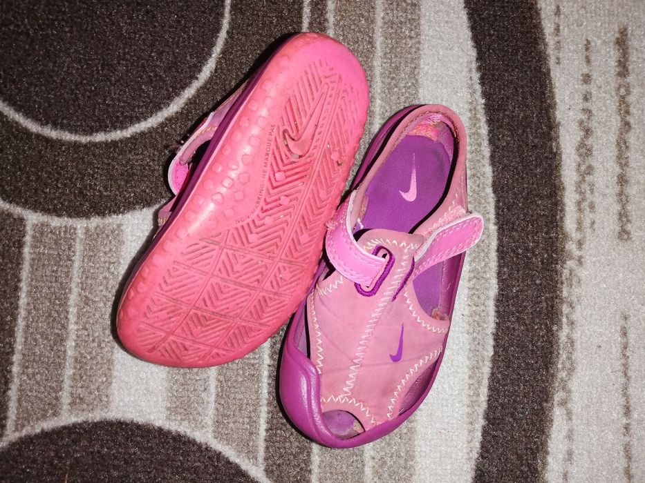 Сандали за момиче 24 номер.