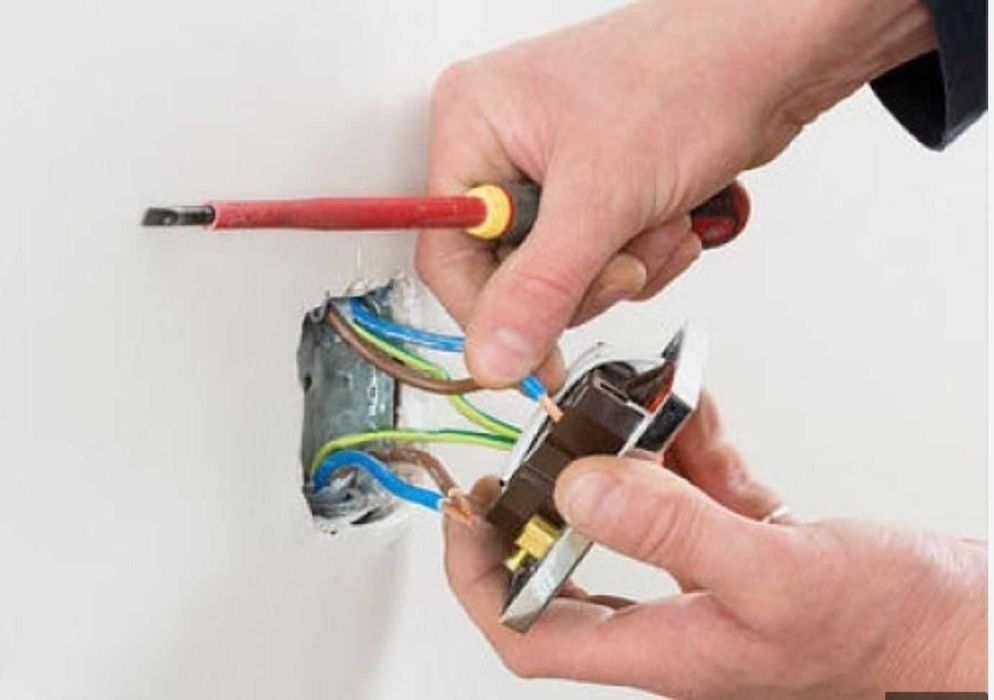 Montaj prize, intrerupatoare, lustre, aplice