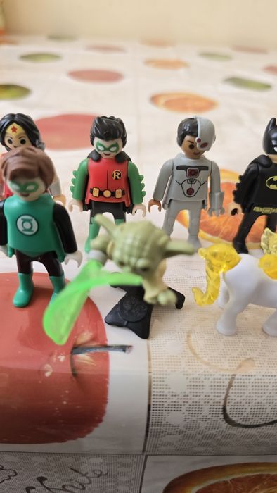 Киндер игрушки 11 штук.