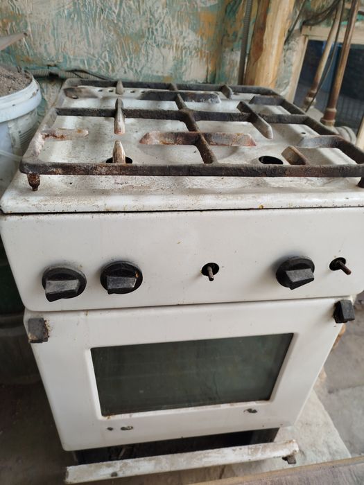 Продается газовая плита .