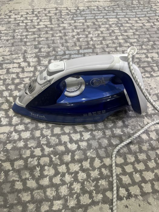 Утюг, пар имеется