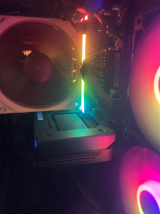 PC GAMING nou cu plastic pe el.