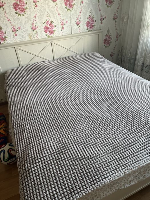 Продам двуспальную кровать