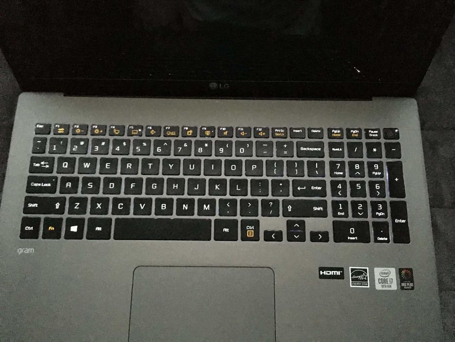 LG Gram 17 inch, intel i7 1065G7, 16Gb RAM 1 x 1Tb SSD