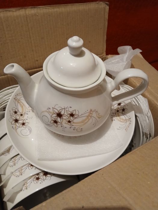Продаем столовый. И чайный  сервис 6 персон.Новый.