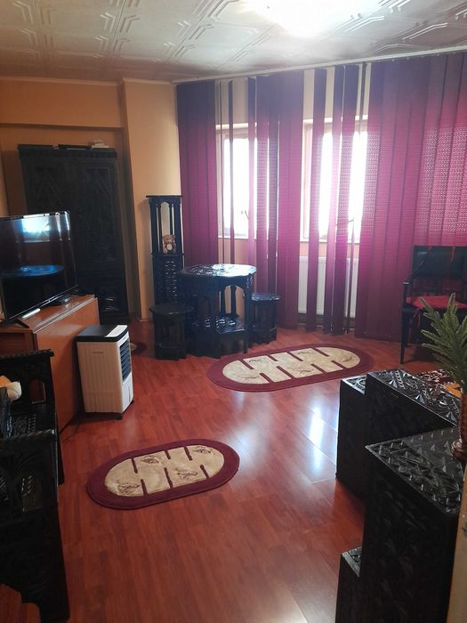 Schimb locuința. Schimb   Apartament cu garsoniera plus diferenta.