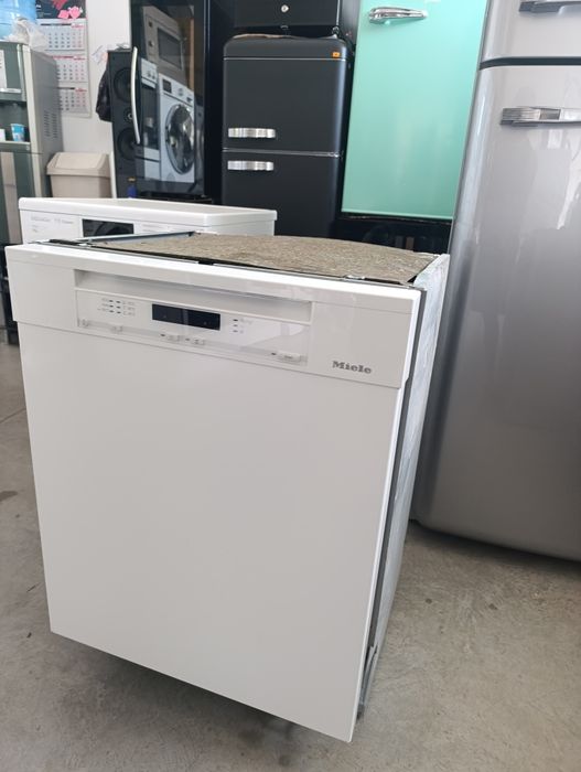 Съдомиялна Miele полу вграждане XXL 60см