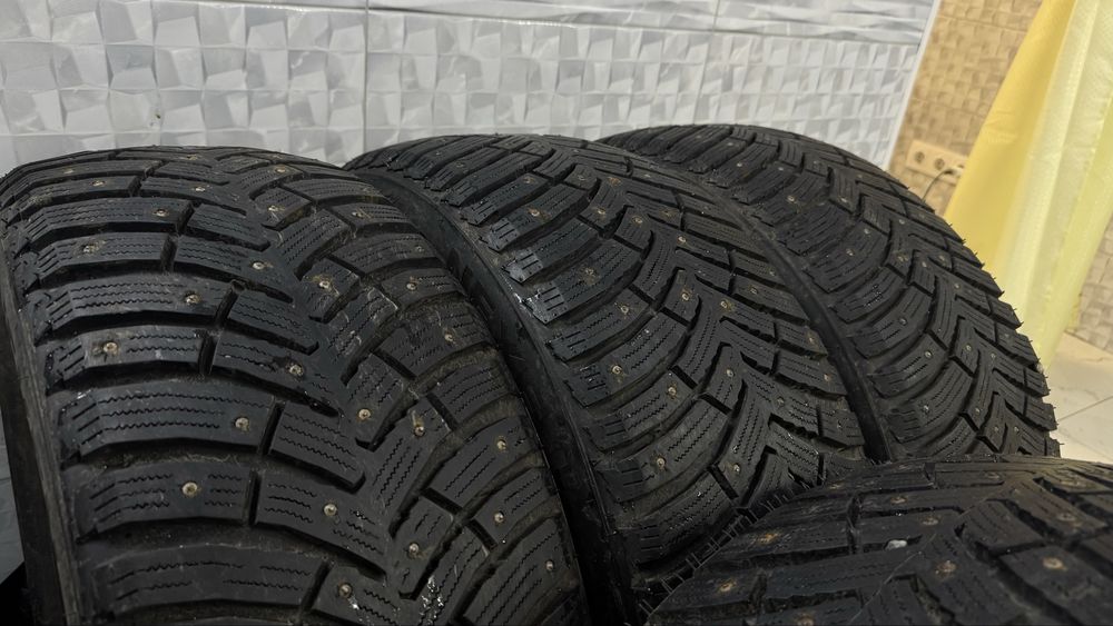 Зимние шины 235/55R18