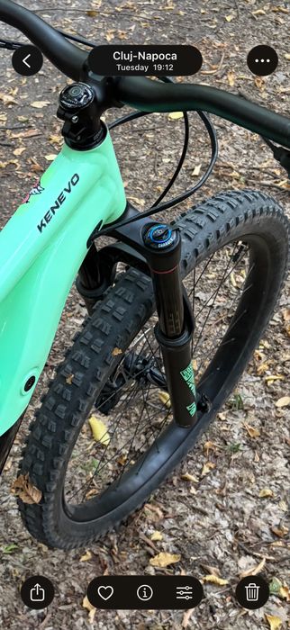 Furca RockShox Lyrik Ultimate RCT3 180 mm pt. Trail, Enduro sau All mountain
