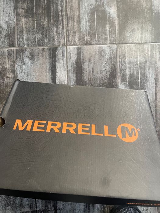 Продавам обувки Merrell