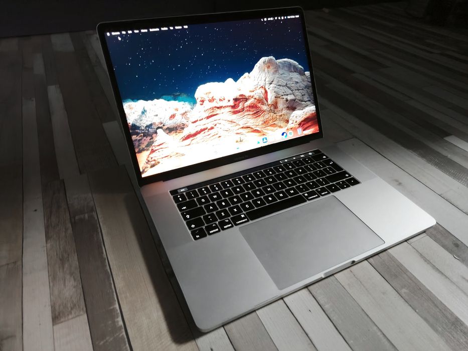 Apple MacBook Pro Retina Touchbar