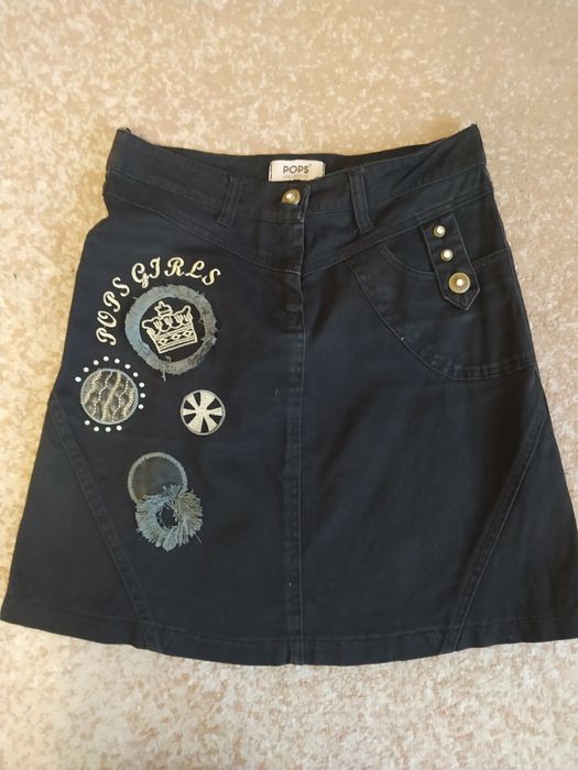 Продам костюмы, размер 42