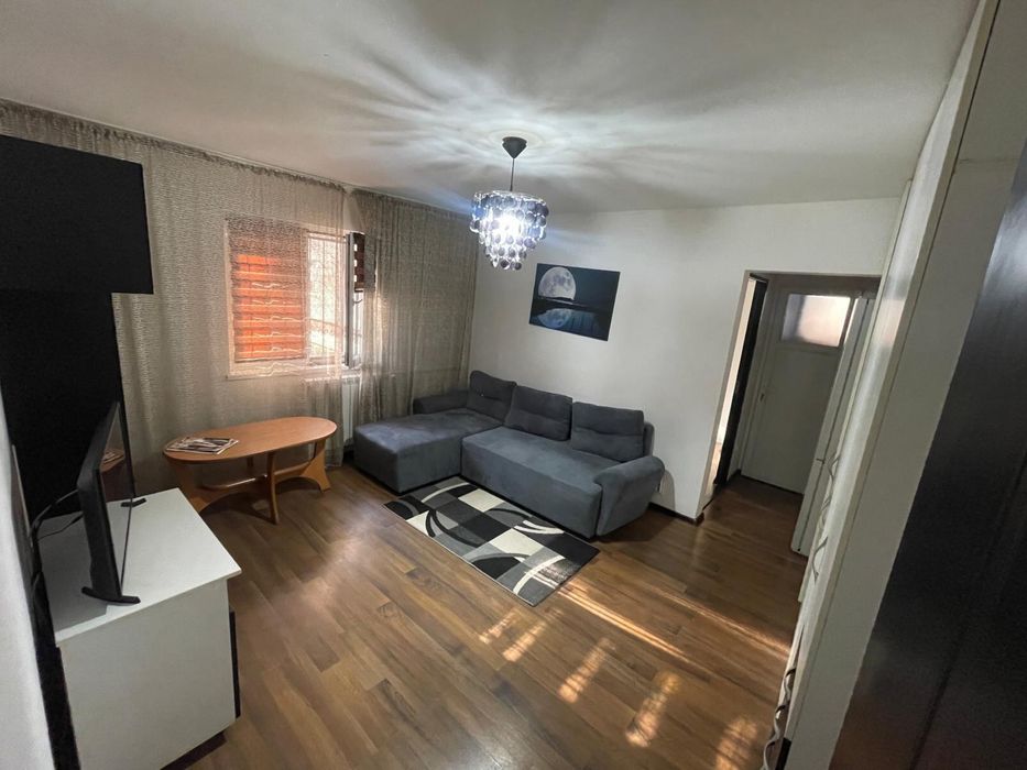 de inchiriat apartament 2 camere Piata Resita