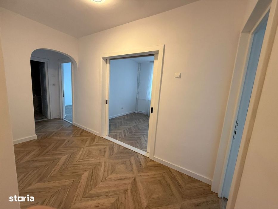 Apartament cu 3 camere – Zona Rogerius, Oradea