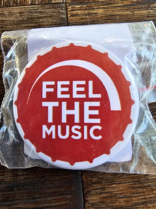 Coca cola , Fanta , Monster ключодържател , значка, камион , стойка