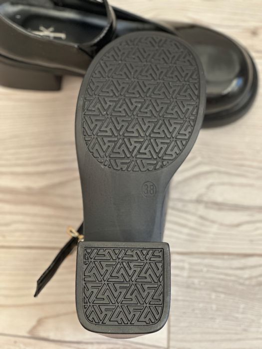 Чисто нови обувки