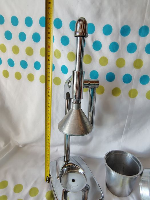 Storcător de fructe tip pârghie