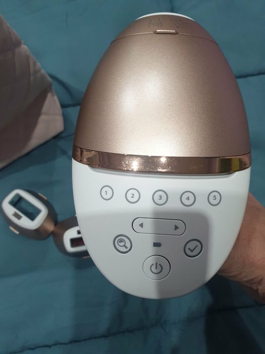 Фотоепилатор Philips Lumea 9900