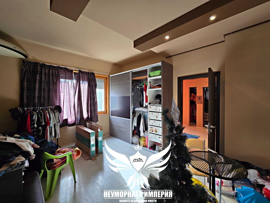 Продавам двуетажна къща РЗП 364кв. с 313кв.м. двор в гр.Асеновград