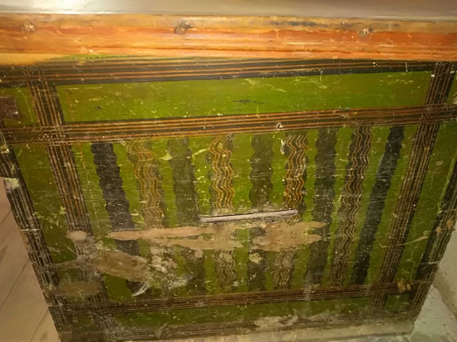 Старинни ризи черги скринове