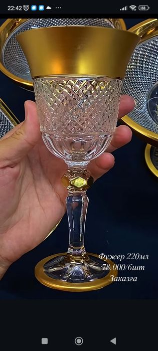 Заварнрй чайник с цветочным принтом