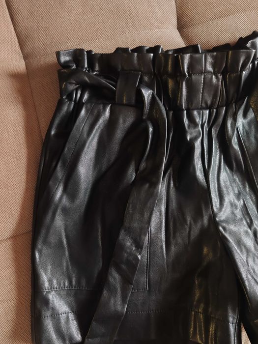 Къси кожени панталонки