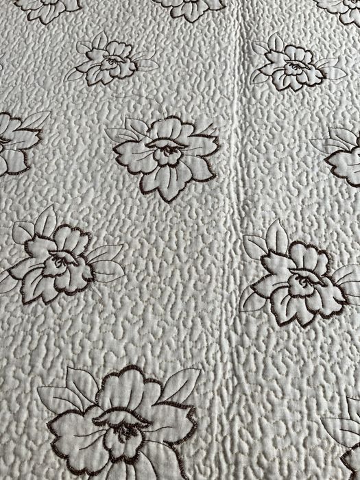 Продавам шалте запспалня в комплект с две нощни лампи