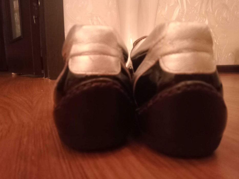 Продам женскую кожаную обувь